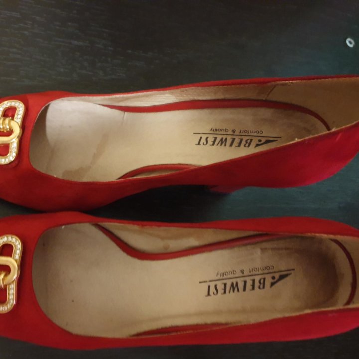 Женская обувь.