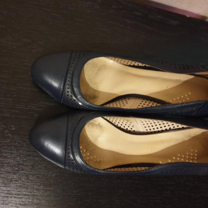 Женская обувь.