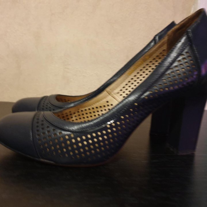 Женская обувь.