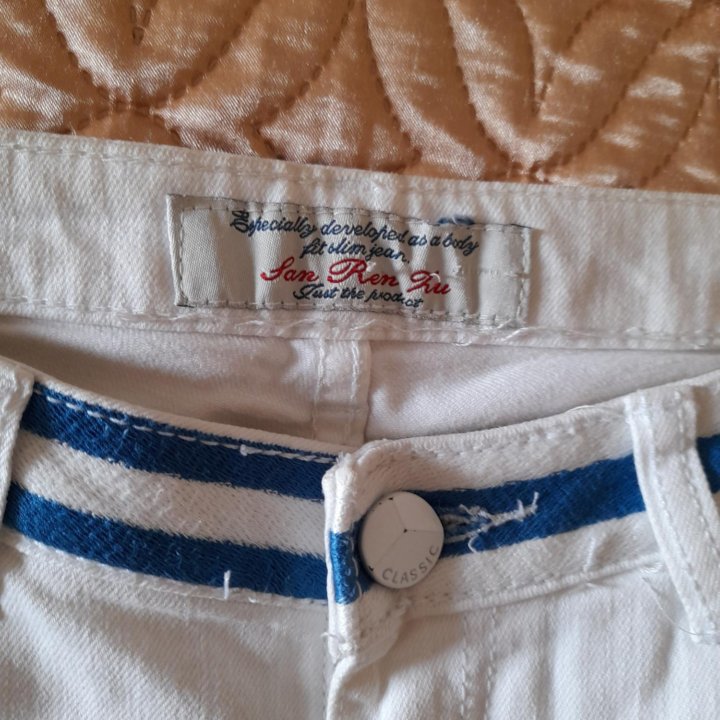 Джинсы белые