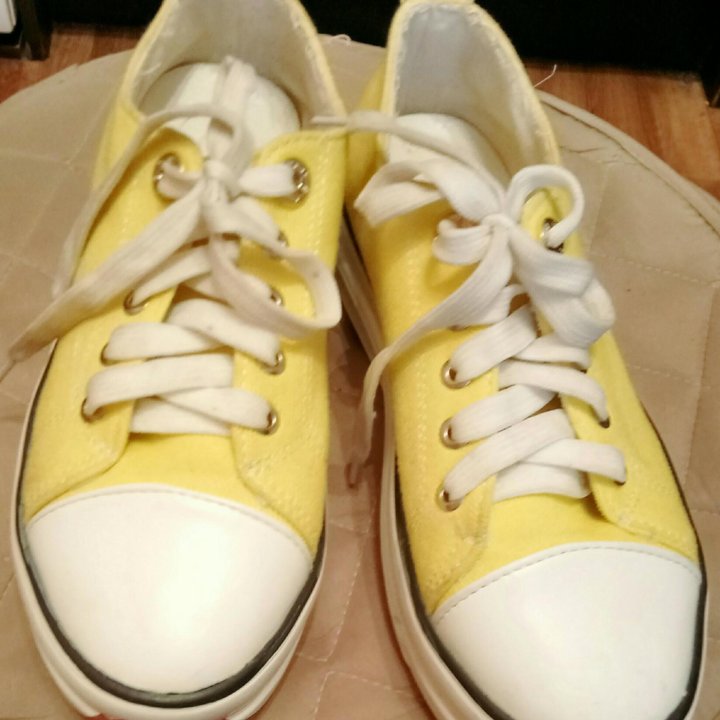 Кеды на платформе.