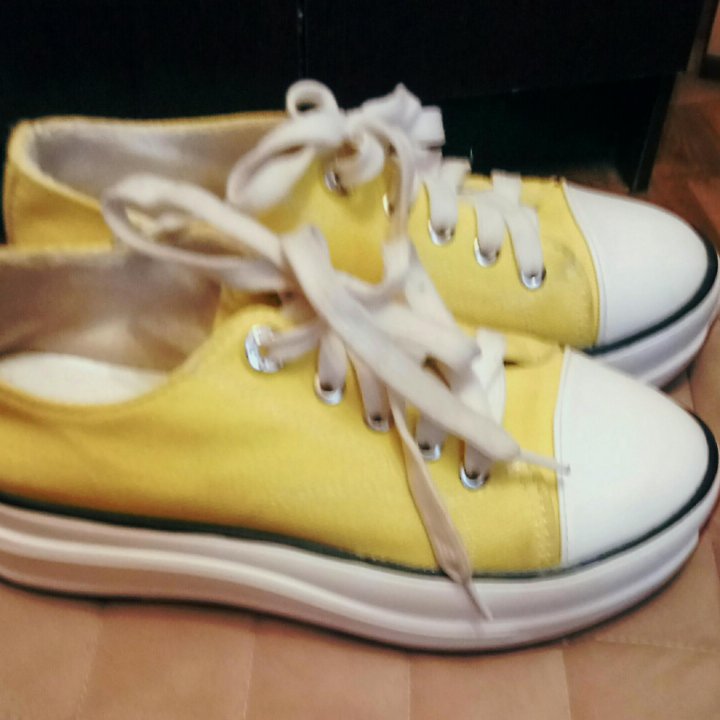 Кеды на платформе.