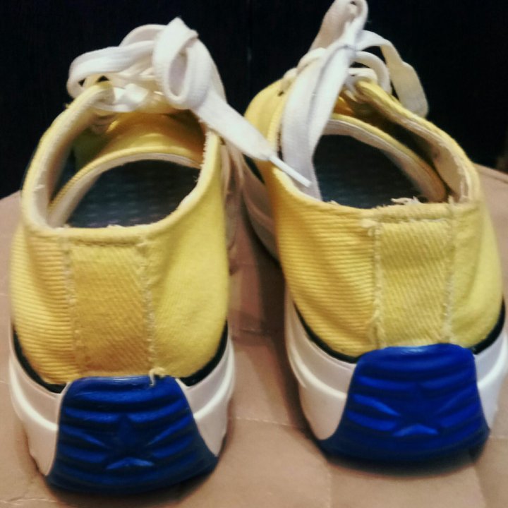 Кеды на платформе.