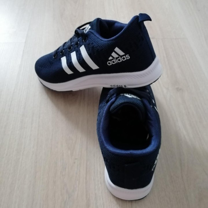 Новые кроссовки Adidas р.39