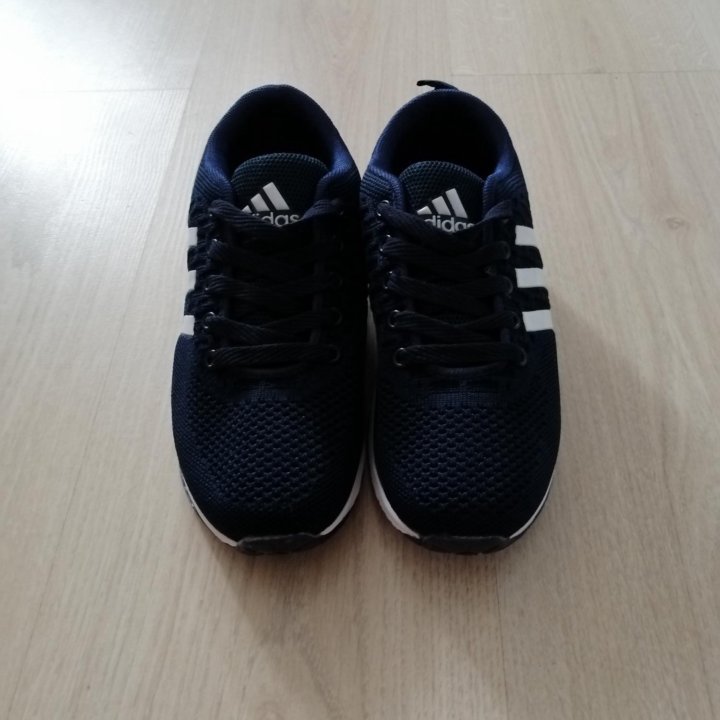 Новые кроссовки Adidas р.39