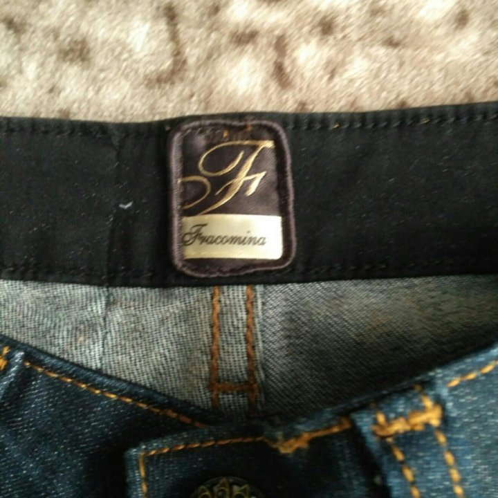 Джинсы новые