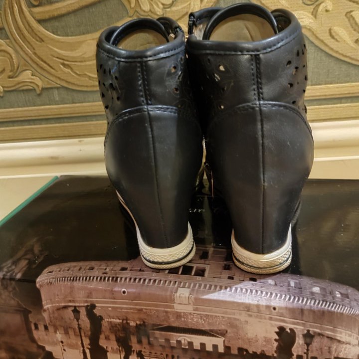 Ботинки р.36