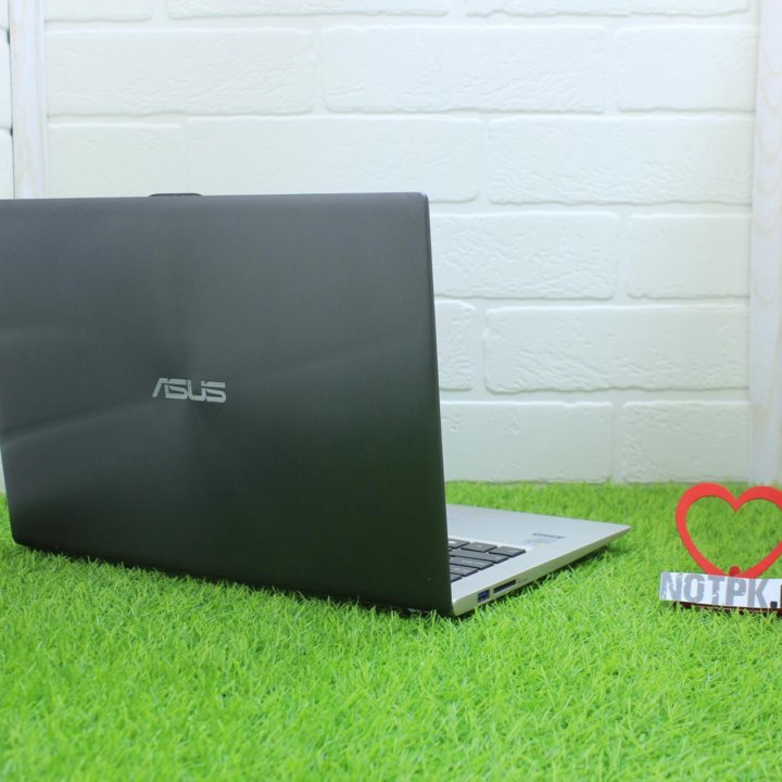 13 дюймовый Asus Zenbook, в металлическом корпусе