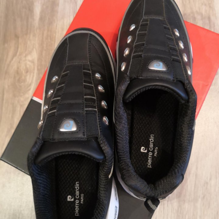 Кроссовки новые