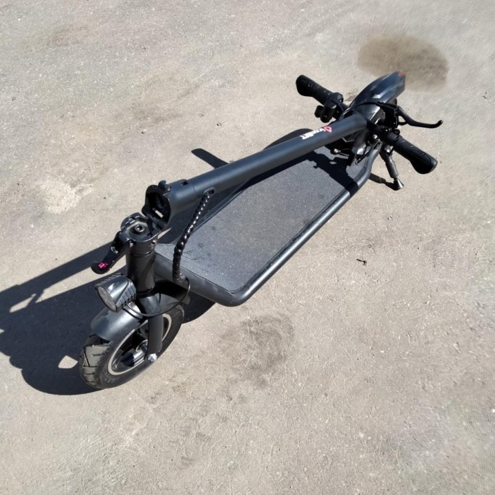 Электросамокат kick scooter trident 100