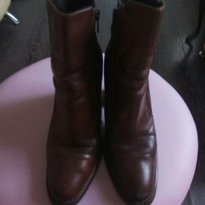 Полусапожки.