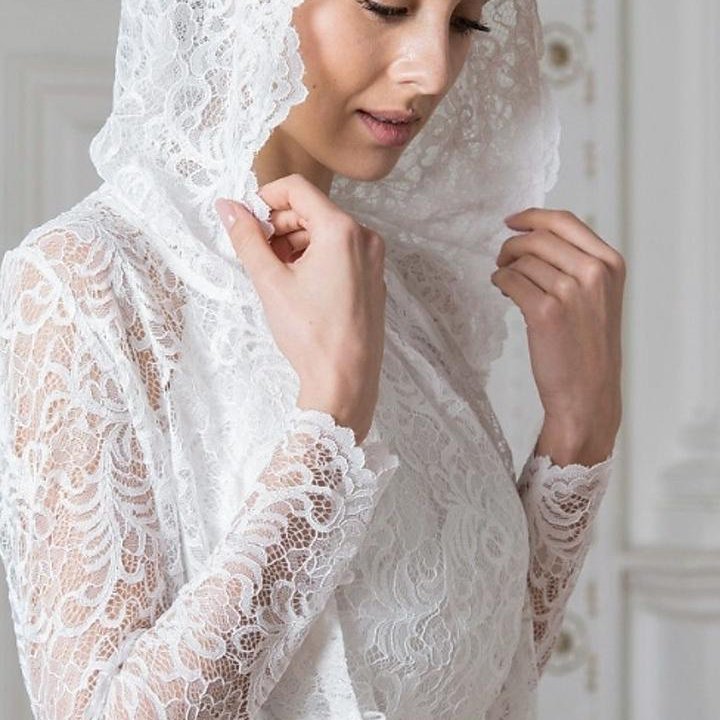 Платье с накидкой