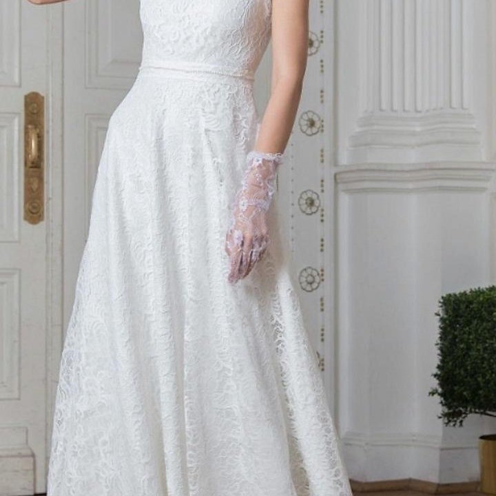 Платье с накидкой