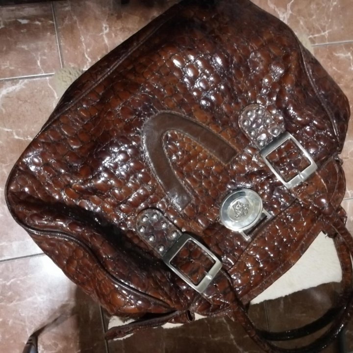 Сумка кожаная.