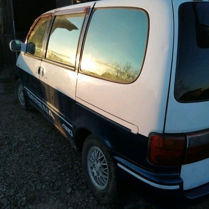 Nissan Serena, 1998