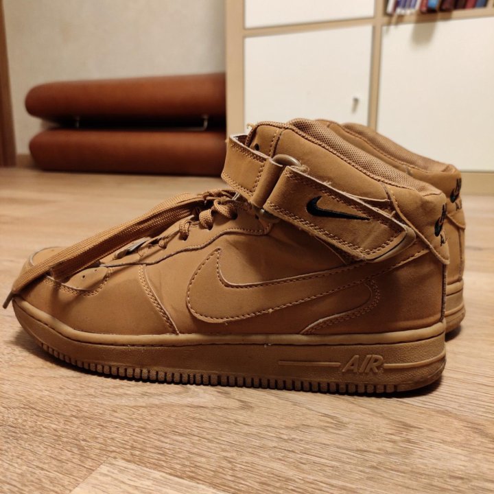 NIKE Air Force 1 Mid Wheat