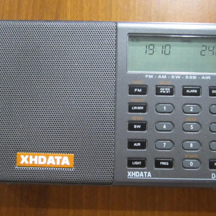 Всеволновой радиоприёмник XHDATA D-808