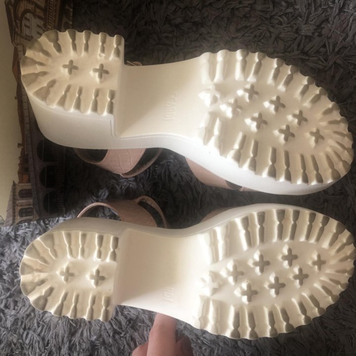 Босоножки kari