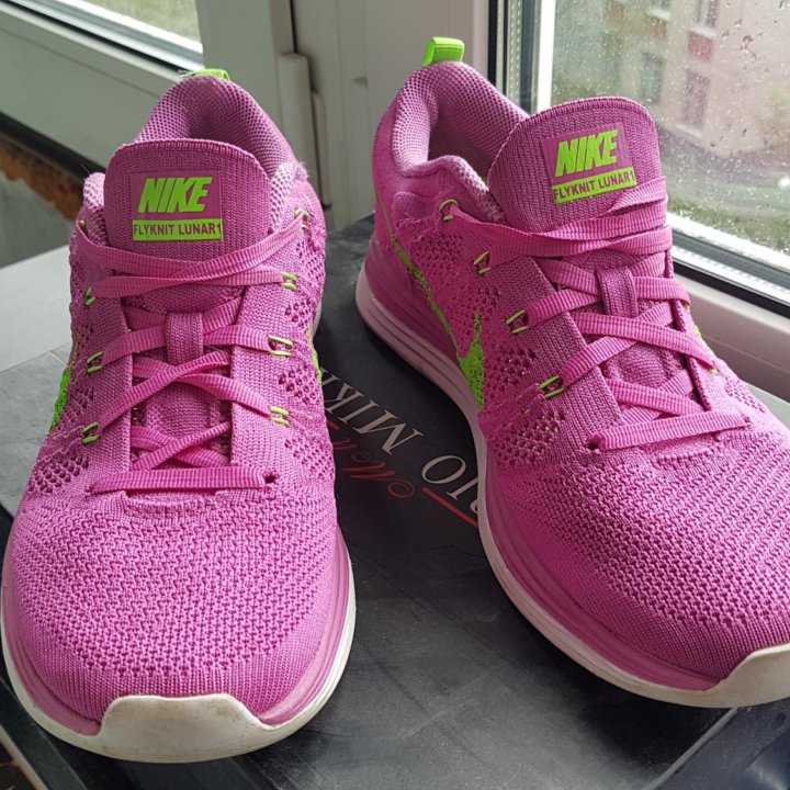 Кроссовки Nike