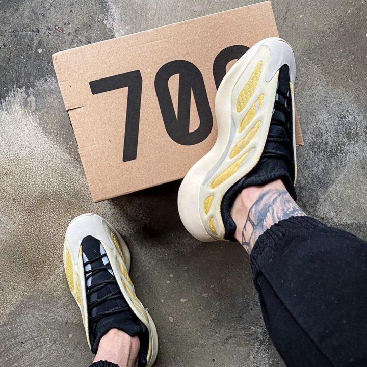 Кроссовки Adidas Yeezy 700