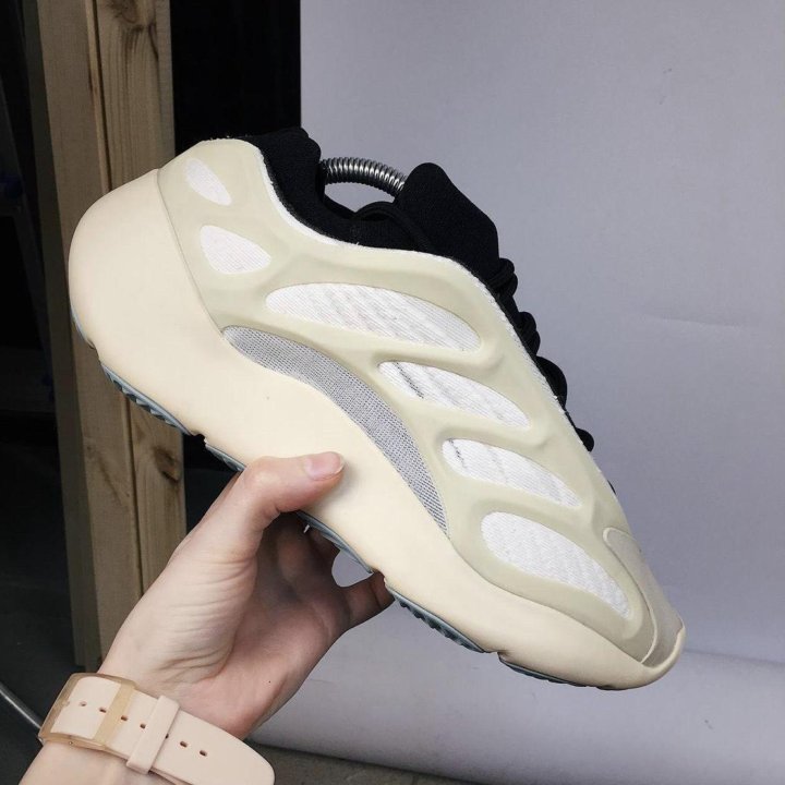 Кроссовки Adidas Yeezy 700