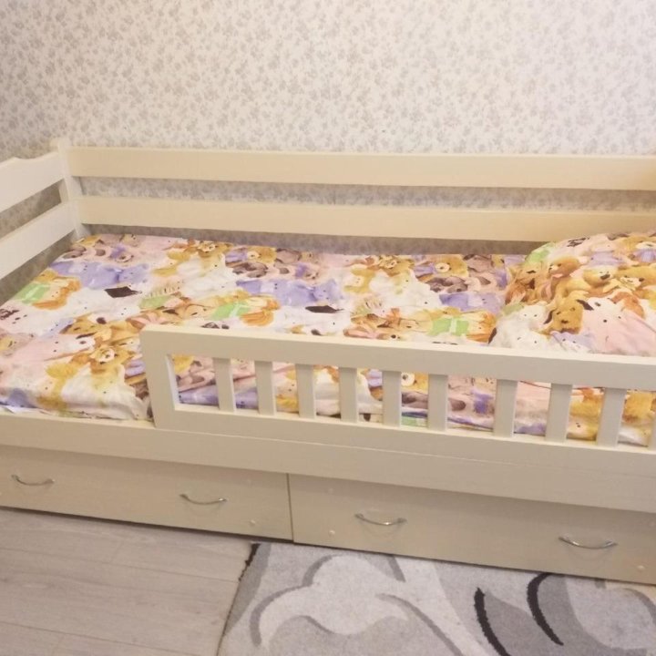 Детская кроватка из массива