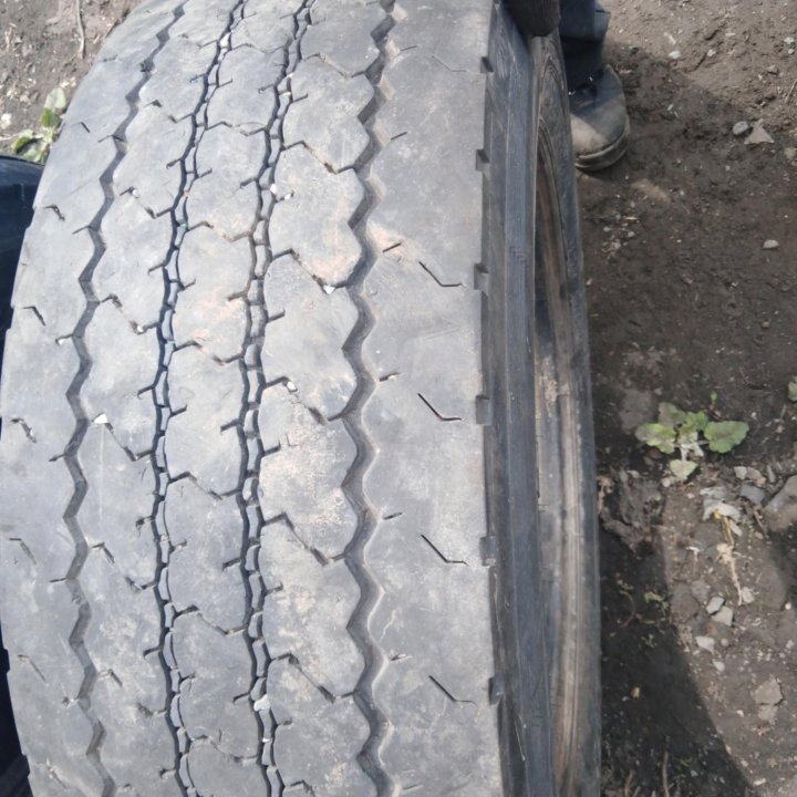 Продам шины б\у ALL STEEL275-70 R22.5