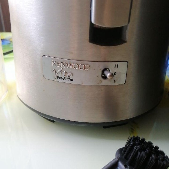 Соковыжималка Kenwood je810