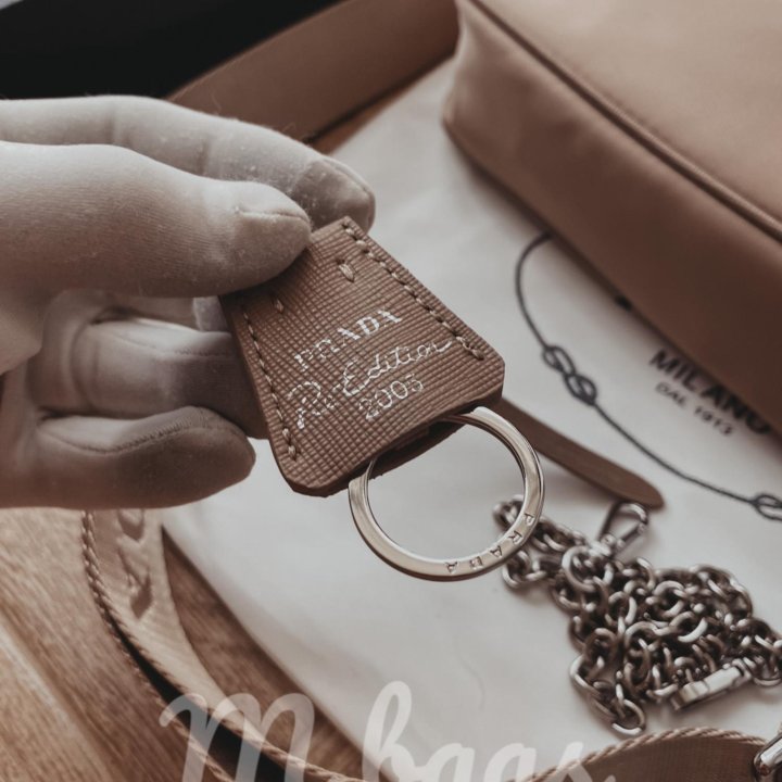 Сумка Prada Re-Edition 2005