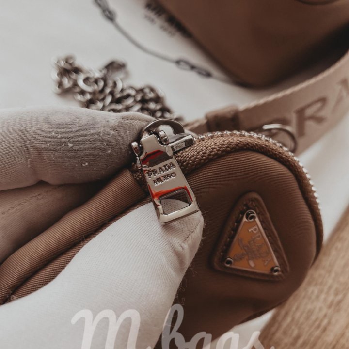 Сумка Prada Re-Edition 2005