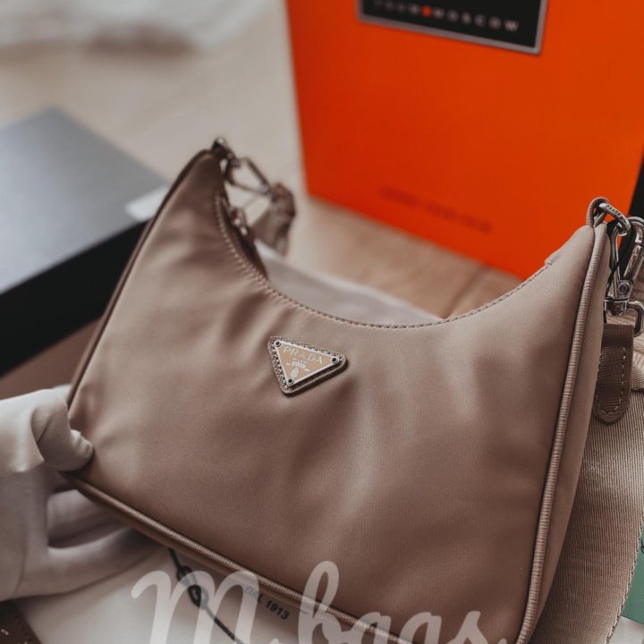 Сумка Prada Re-Edition 2005