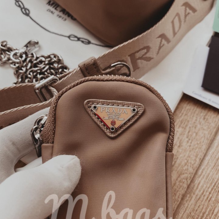 Сумка Prada Re-Edition 2005