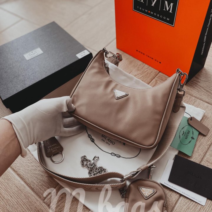 Сумка Prada Re-Edition 2005