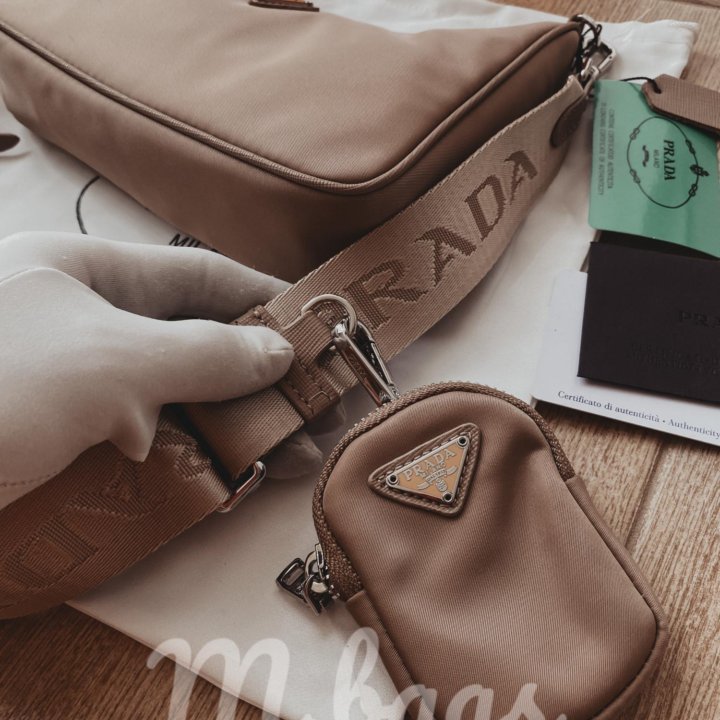 Сумка Prada Re-Edition 2005