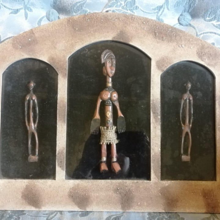 картина Три идола в раме дерево