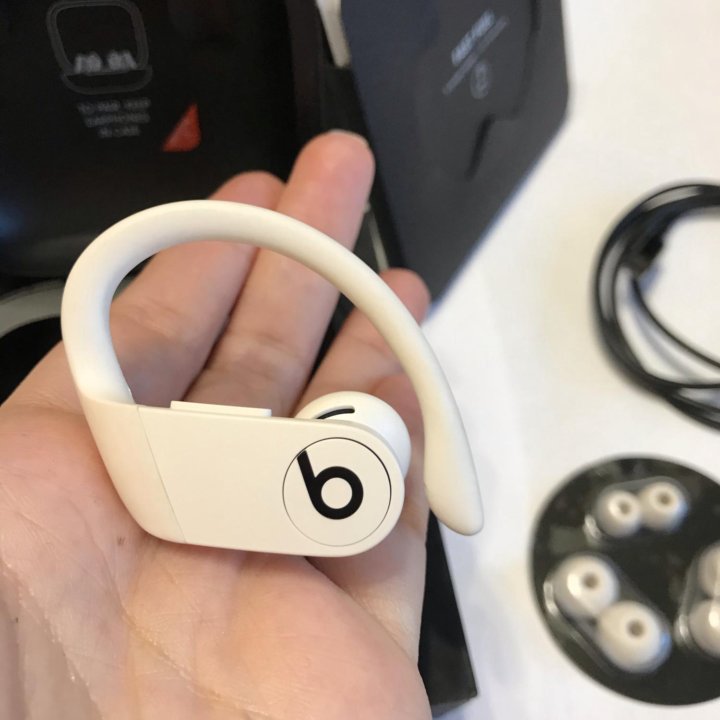 Беспроводные спортивные наушники Powerbeats Pro