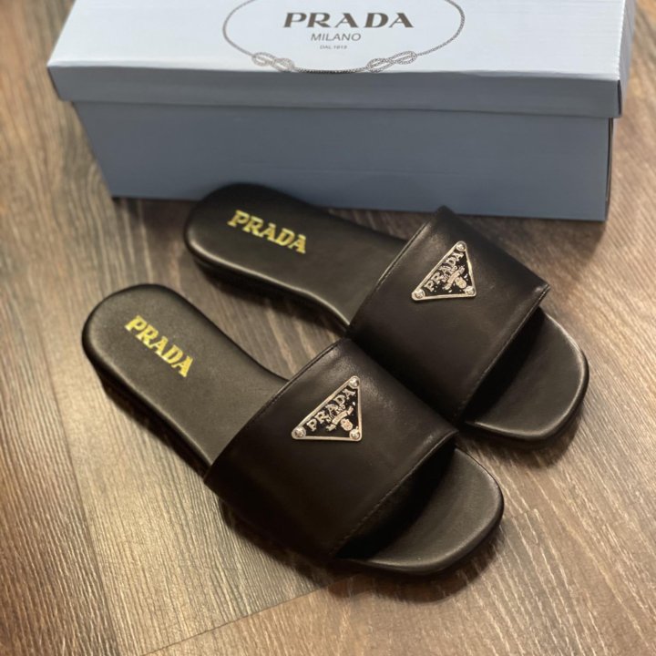 Шлёпанцы Prada