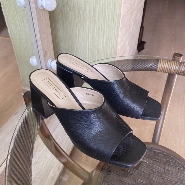 Мюли Antonio Biaggi