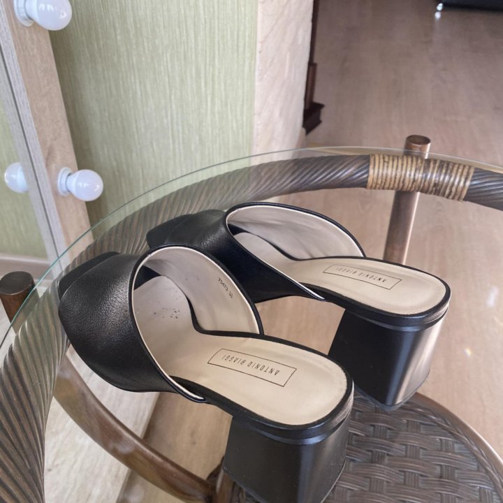 Мюли Antonio Biaggi