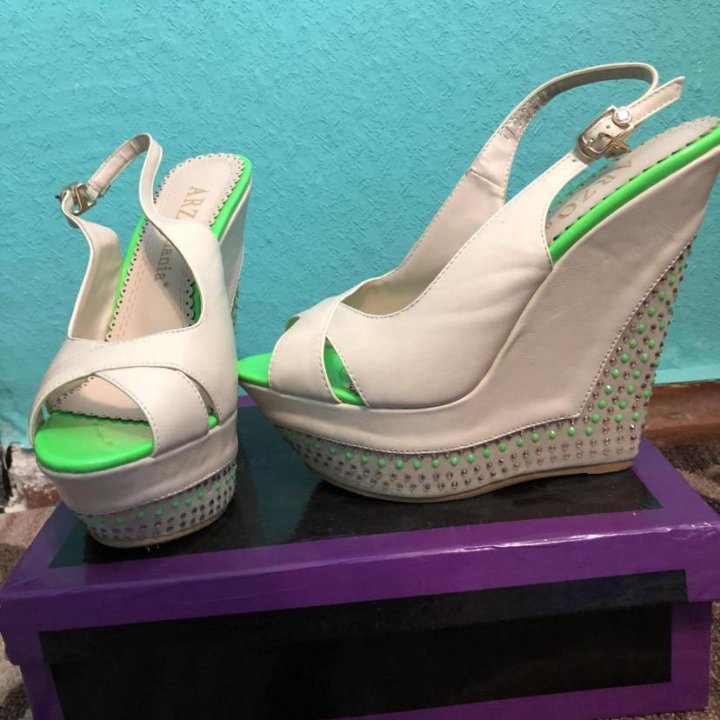 Обувь и джинсв