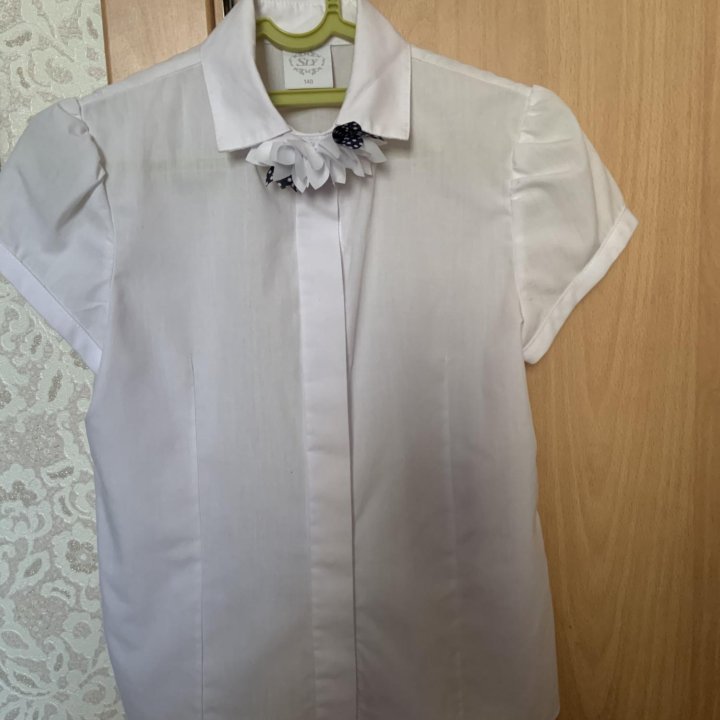 Блузка школьная.