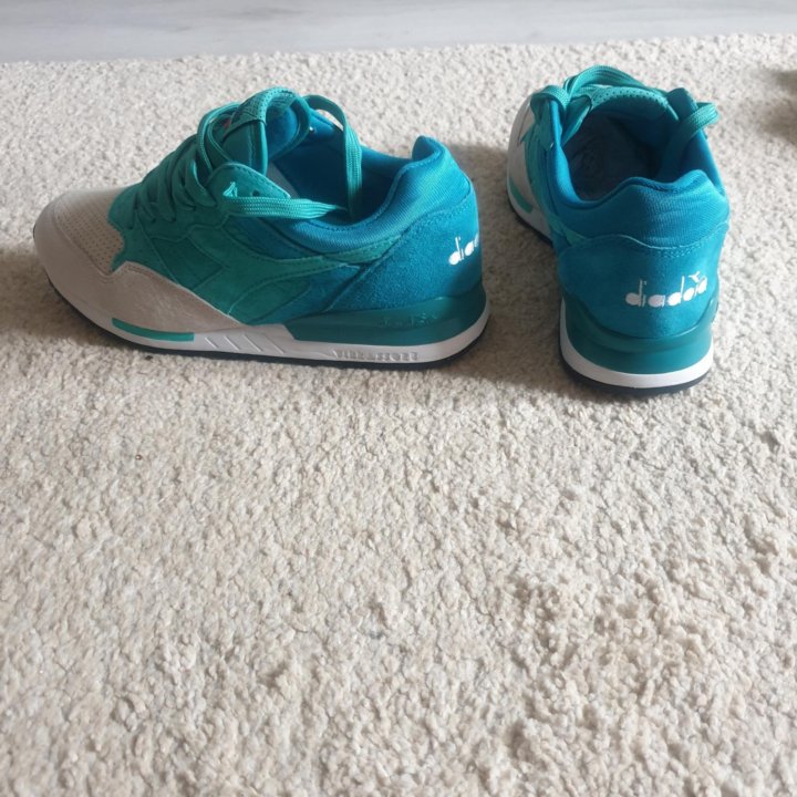 Diadora