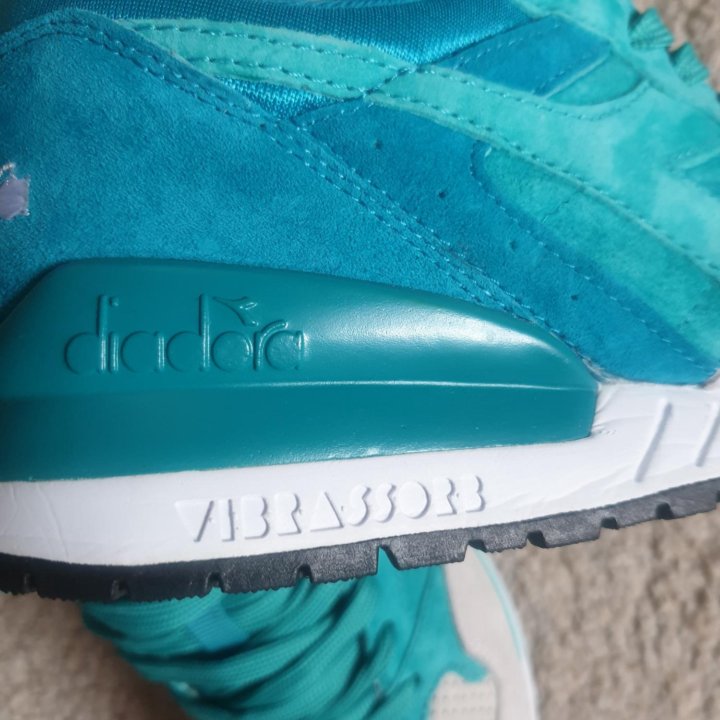Diadora