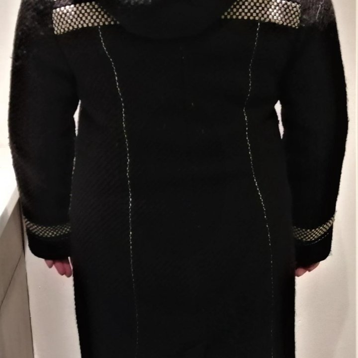 Зимнее теплое женское пальто 48 размер
