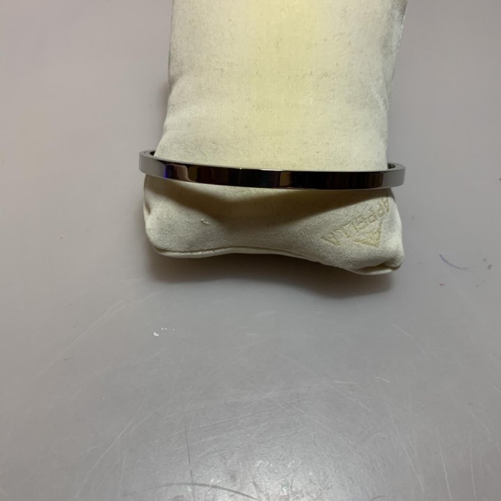 Металлический браслет