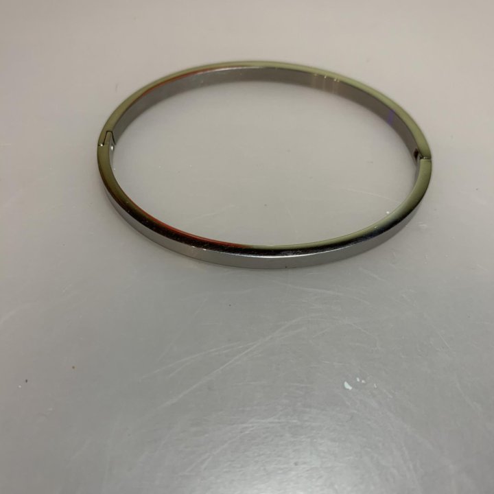 Металлический браслет