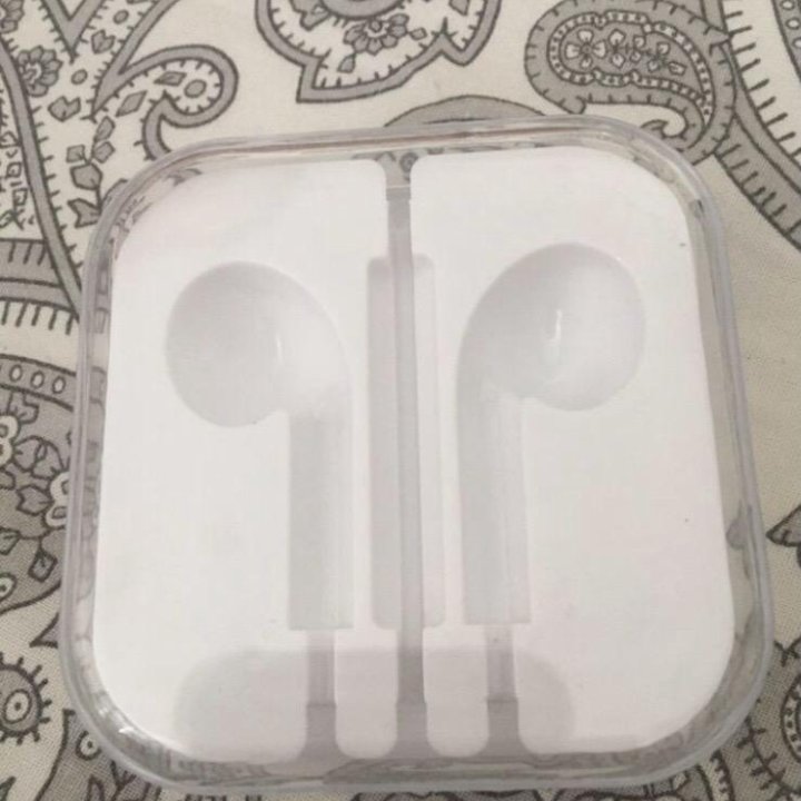 Кейс для EarPods Apple.