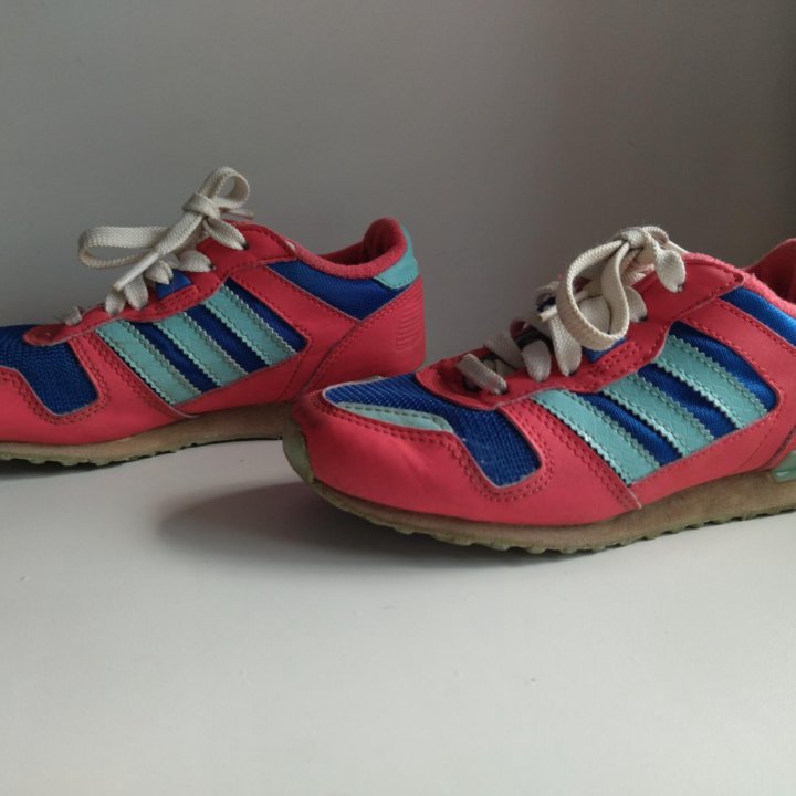 Кроссовки adidas 30