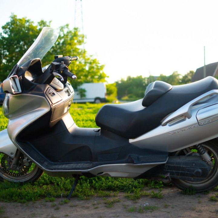 Suzuki Skywave 650