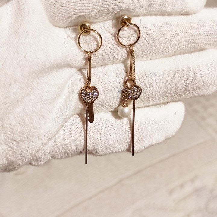 Длинные серьги. Модные.